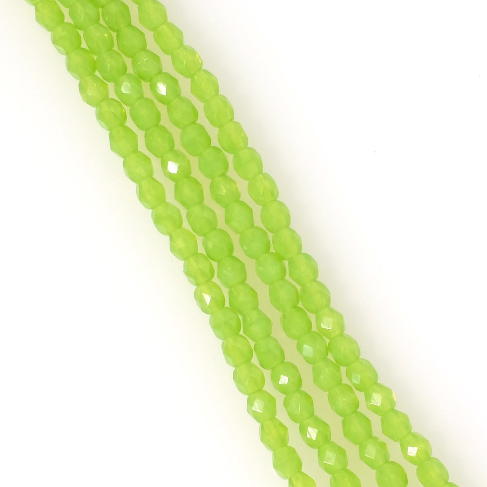 Fil de perles de Bohème rondes facettées 4mm vert semi opaque