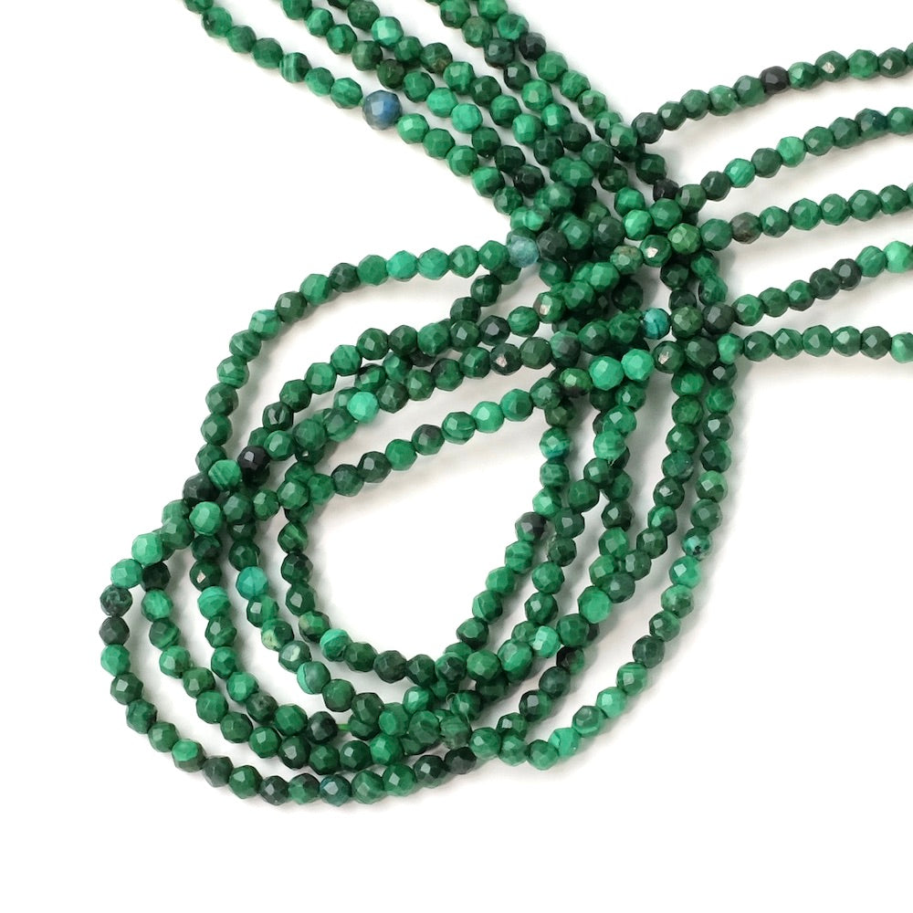 Fil de perles naturelles facettées 2mm en Malachite