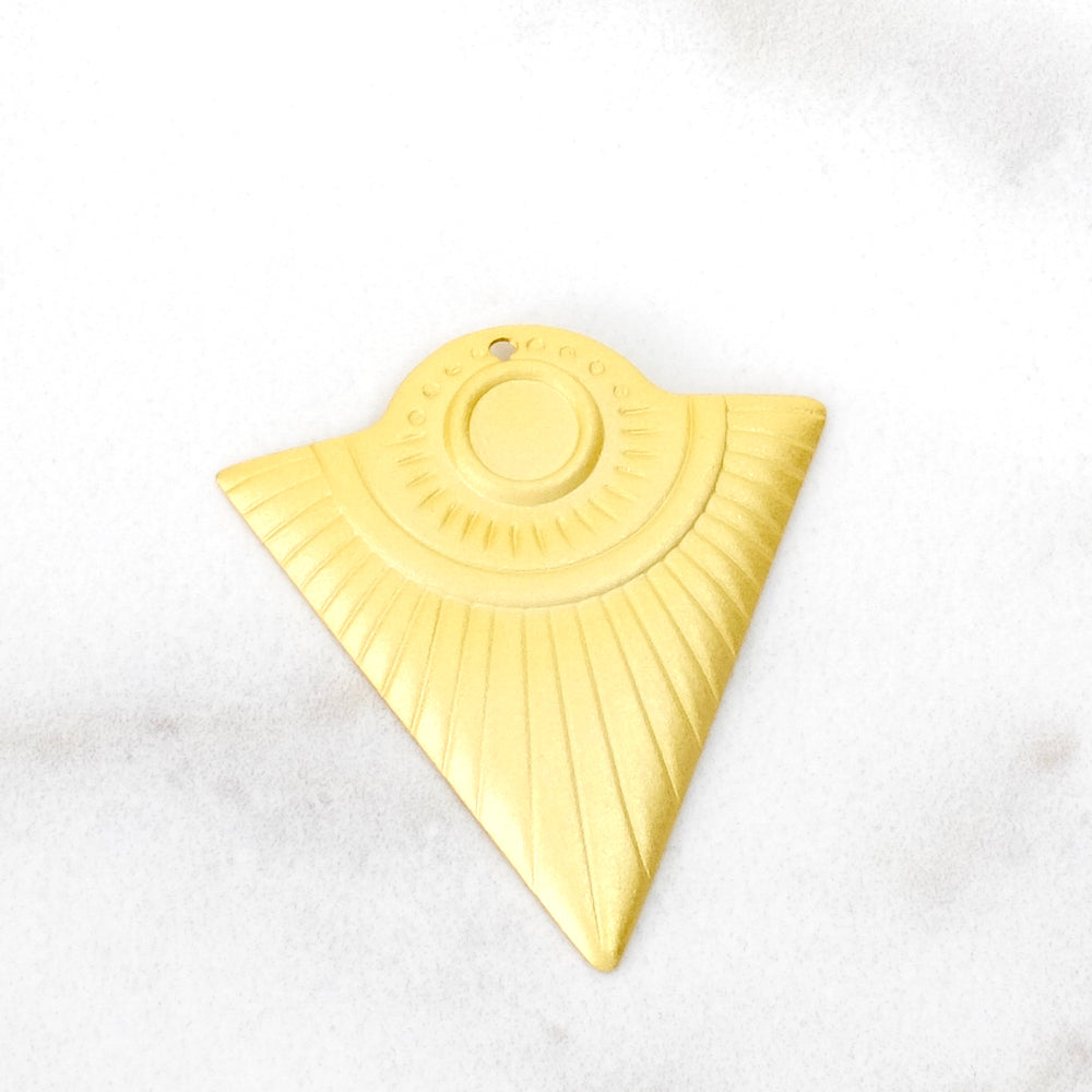 Pendentif Ethnique Triangle en Laiton Doré mat à l&#39;or fin 24K