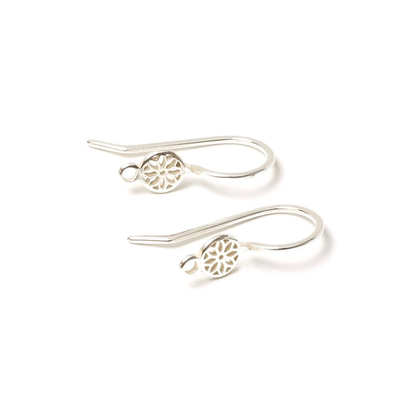 2 crochets Boucles d&#39;oreilles Fleurs ajourées en argent massif 925