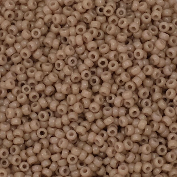 8 grammes de perles Miyuki Rocailles 15/0  Duracoat Opq Beige N°4455