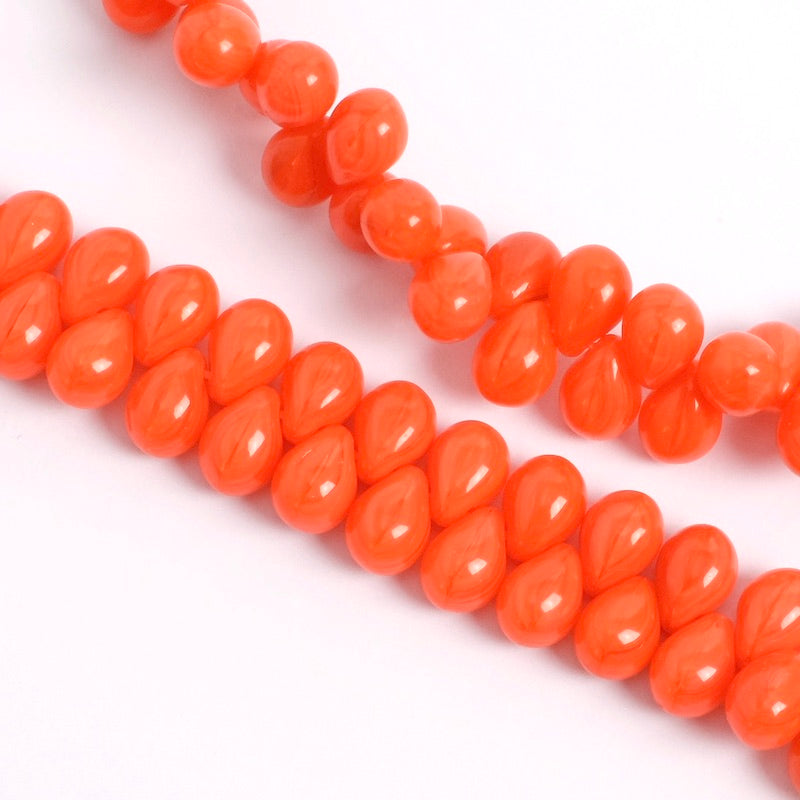 Fil de perles de Bohème gouttes 5x7mm corail