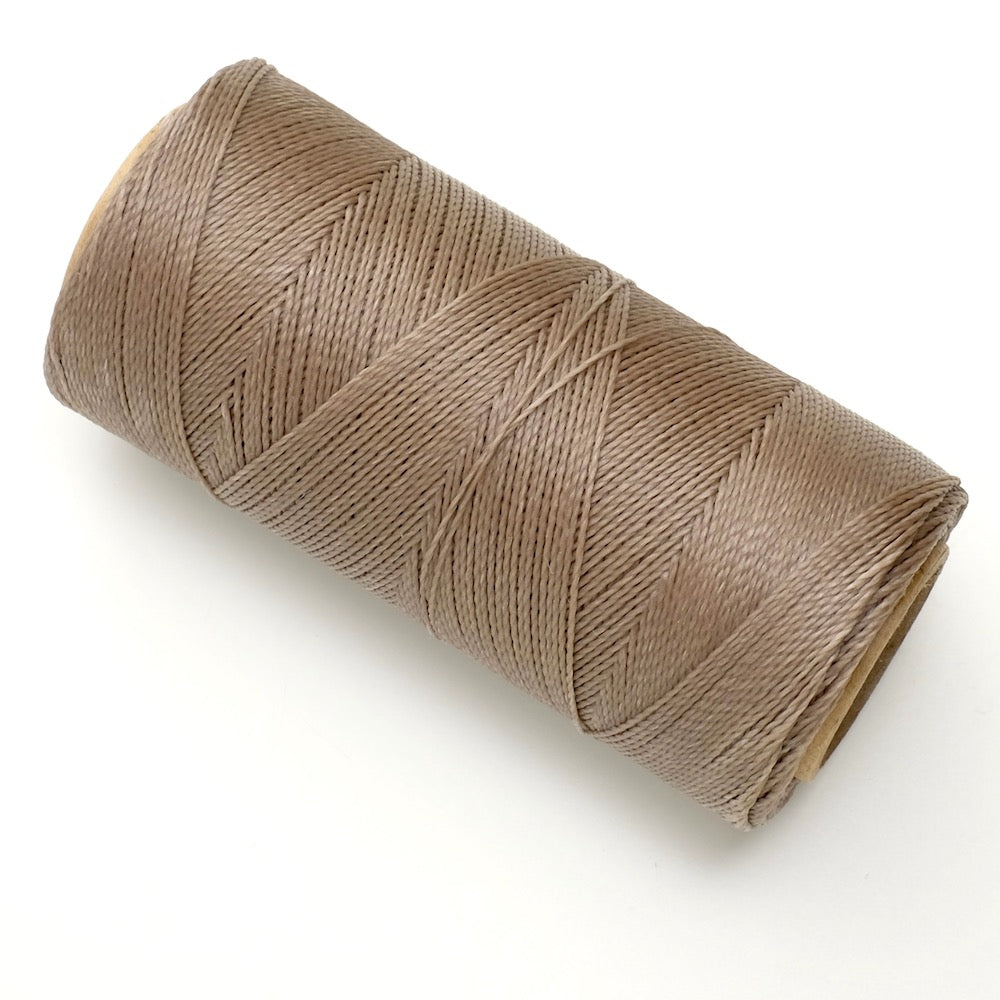 Bobine de fil ciré Linhasita 0,5mm pour micro macramé - Taupe clair